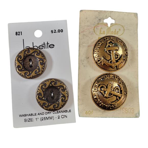 Lot of Vintage Mixed Buttons La Mode, Le Chic, Streamline & More on Cards - Picture 3 of 14